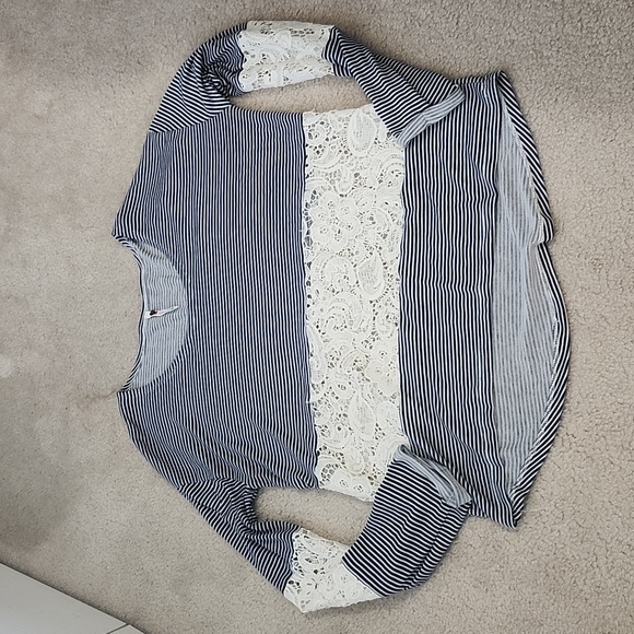 Light long sleeve top w/see through lace - Picture 5 of 8